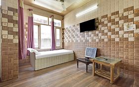 Hotel O Indira
